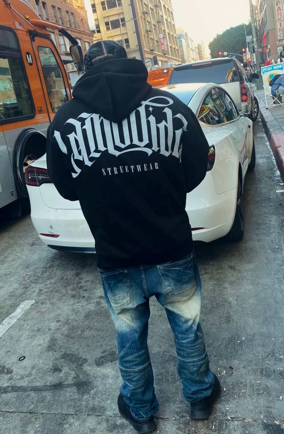 LA MOVIDA STREETWEAR